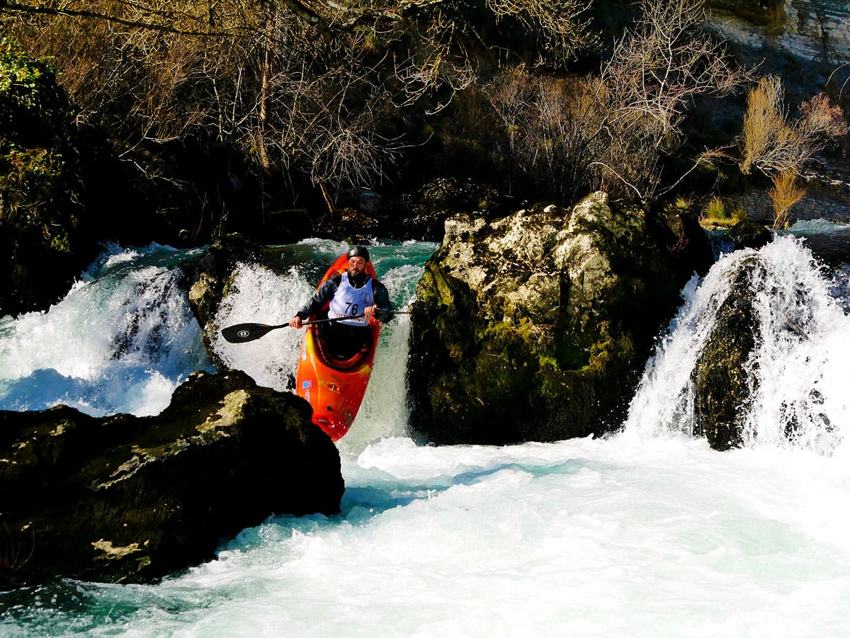 Kayak en el Urederra. Foto: Jesus Sola